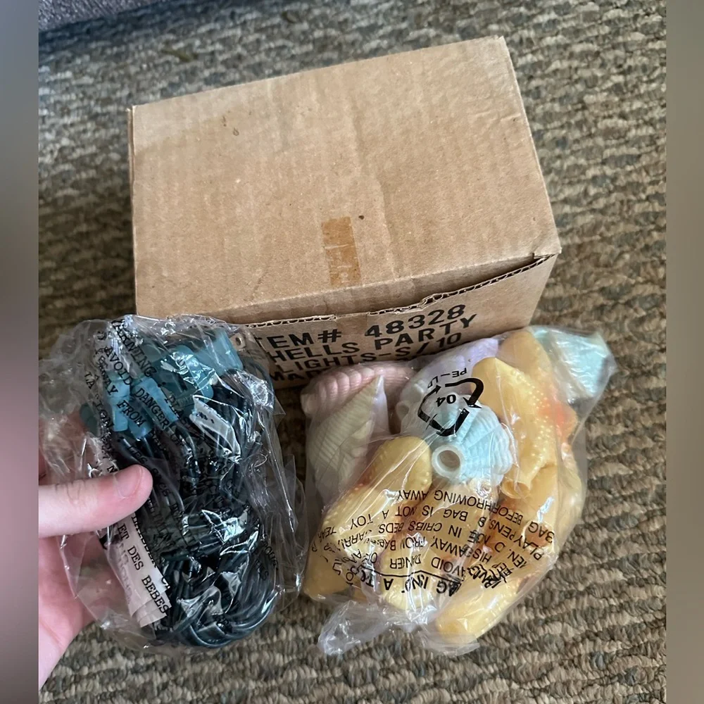 2 packs of seashell lights